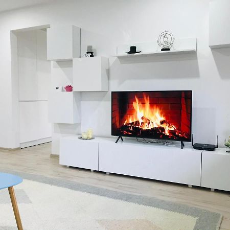 Comfy Apartment - Free Private Parking,Ac,Wi-Fi Carei Eksteriør billede