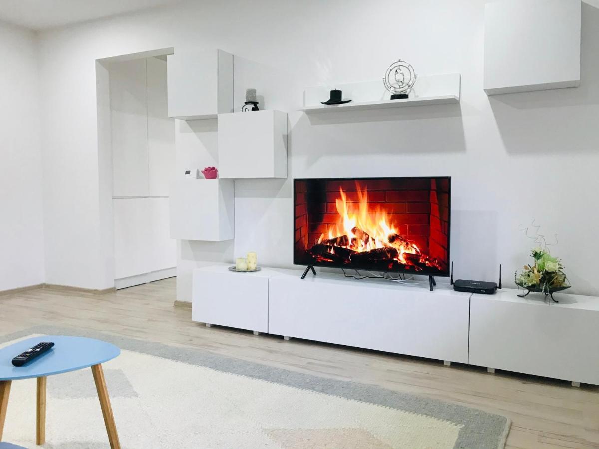 Comfy Apartment - Free Private Parking,Ac,Wi-Fi Carei Eksteriør billede