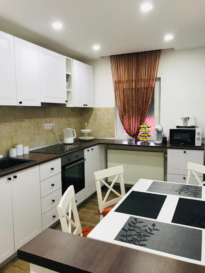 Comfy Apartment - Free Private Parking,Ac,Wi-Fi Carei Eksteriør billede